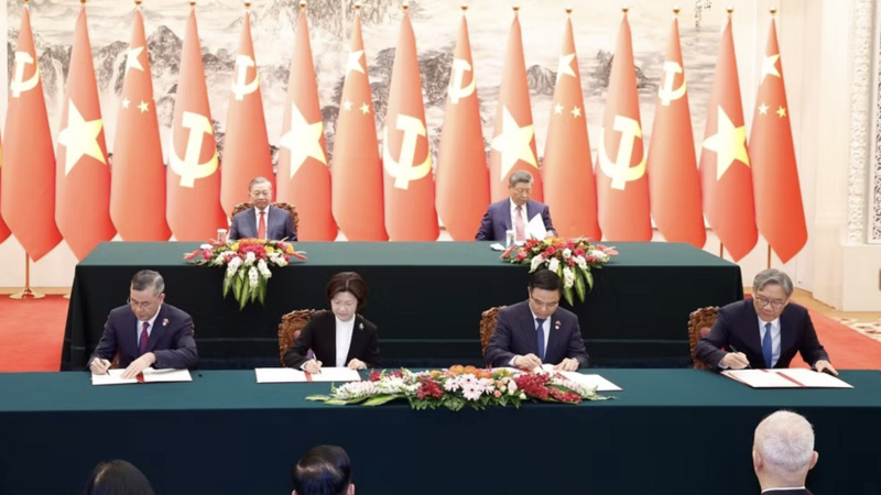 越南和中国签署两项贸易合作协议。